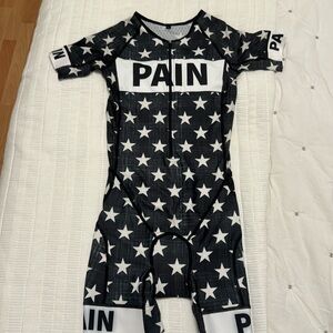 Triathlon suit. Size medium. Shorter leg fit. Two back pockets. Never worn.